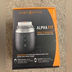 ALPHA FIT
clarisonic
SONIC CLEANSING
ENGINEERED FOR MEN'S SKIN